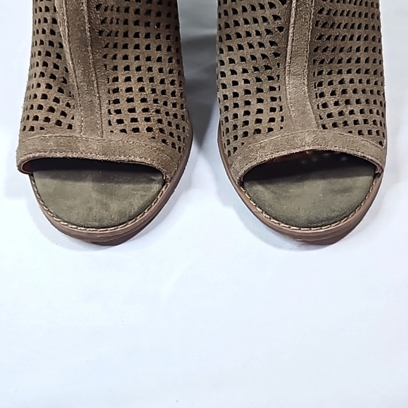 Lucky Brand Gray Suede Heeled Boots Sz 8.5 - Picture 2 of 8